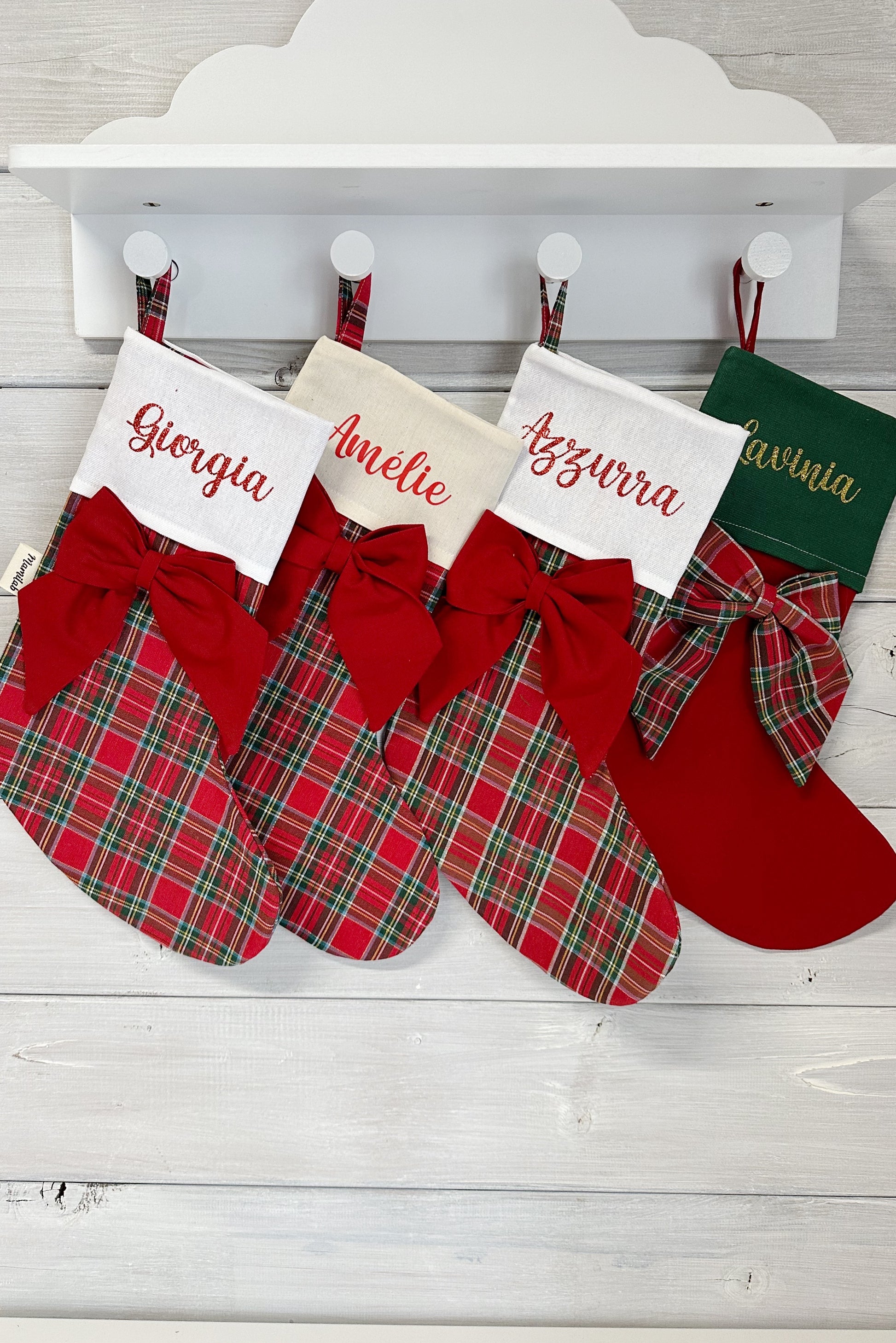 Calza natalizia con nome - Feste - Natale - di Dafne B | su MissHobby Calza natalizia con nome - Feste - Natale - di Dafne B | su MissHobby
